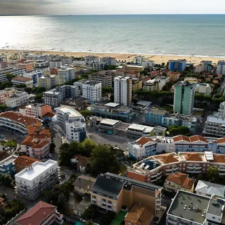 Beachside With Terrace Апартаменты *
